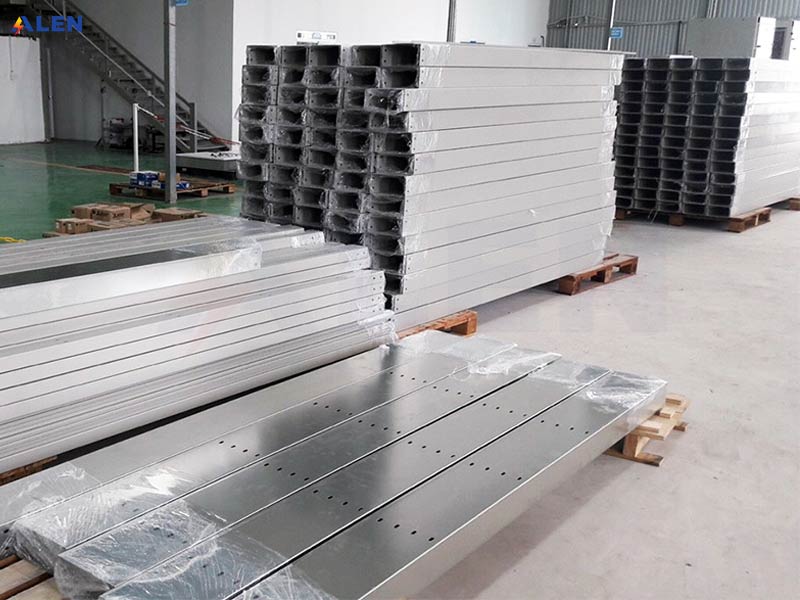 Máng cáp mạ kẽm nhúng nóng 200x100