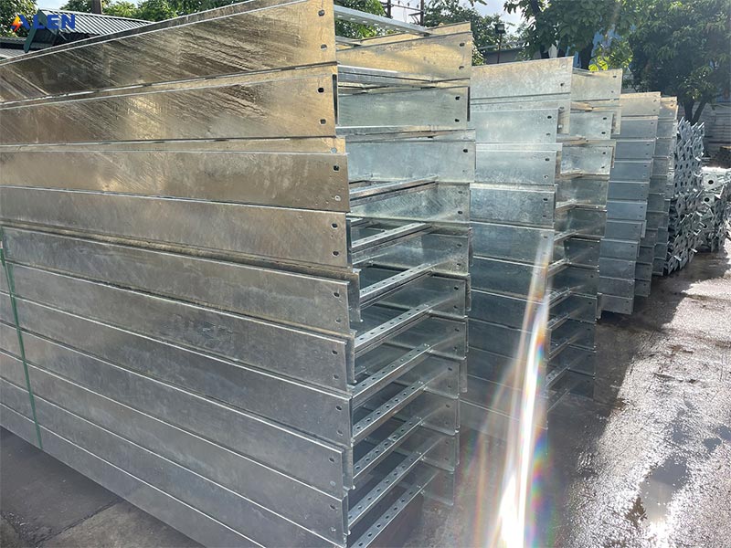 Thang cáp điện 22 Thang cáp mạ kẽm nhúng nóng