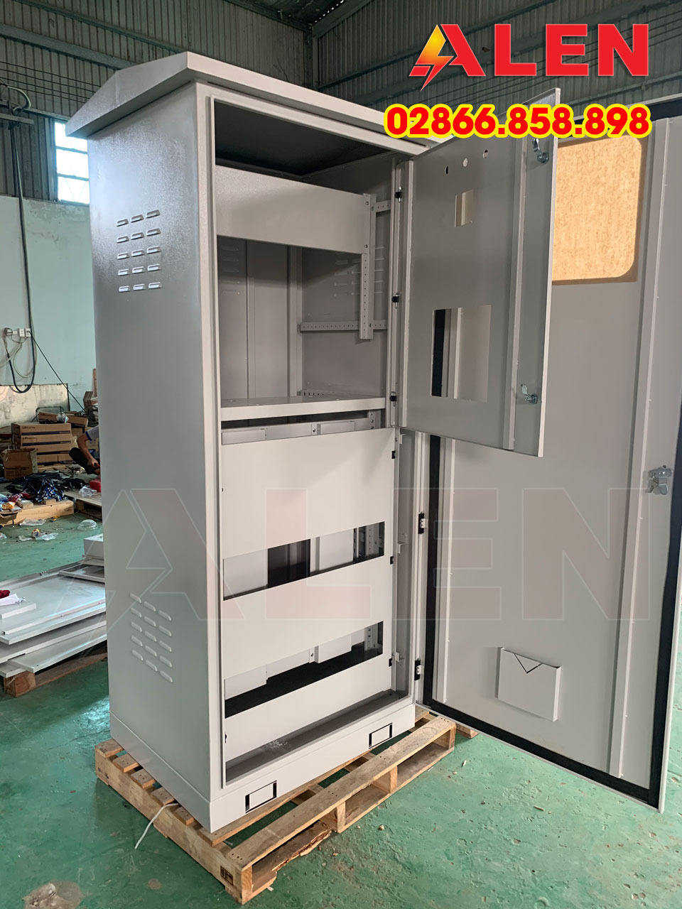 vỏ tủ điện ngoài trời kín nước có mái che