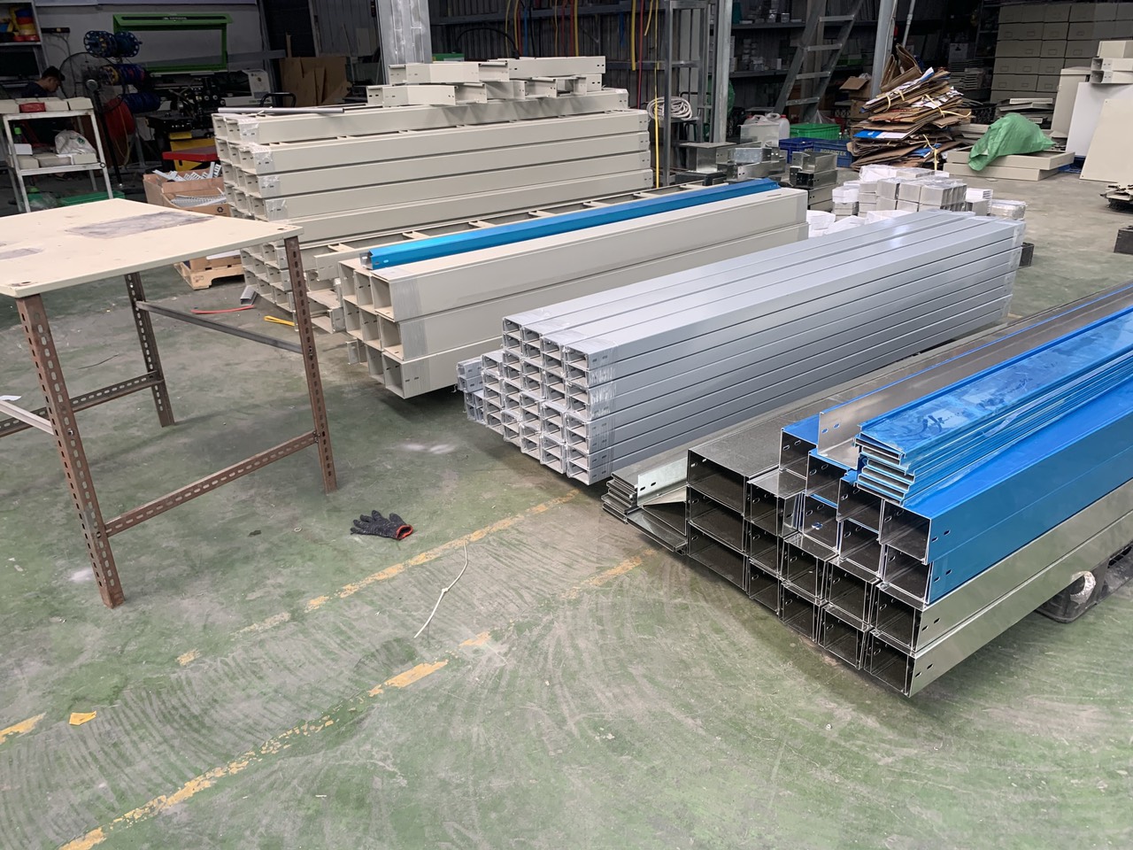 Sự khác biệt giữa khay cáp và máng cáp nằm ở điểm nào? 14 Khay cáp và máng cáp