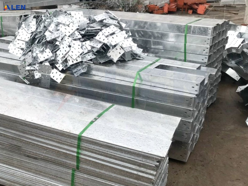 Máng cáp 200x100 21 Máng cáp mạ kẽm nhúng nóng 200x100