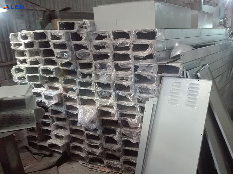 Máng cáp 200x100x1.2 14 Máng cáp điện 200x100x1.2 của ALEN không chỉ nổi bật về chất lượng mà còn sở hữu nhiều ưu điểm vượt trội